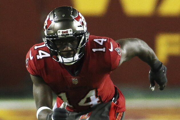 Tampa Bay Buccaneers wide receiver Chris Godwin (14) in action during an NFL wild-card playoff football game against the Washington Football Team, Saturday, Jan. 9, 2021 in Landover, Md. (AP Photo/Daniel Kucin Jr.)