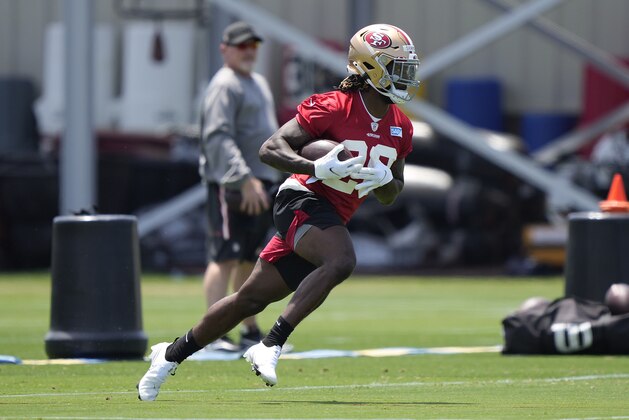 SANTA CLARA, CALIFORNIA - MAY 14: Trey Sermon #28 of the San Francisco 49ers works out during an OTA rookie mini camp at Levi Stadium on May 14, 2021 in Santa Clara, California. (Photo by Thearon W. Henderson/Getty Images)