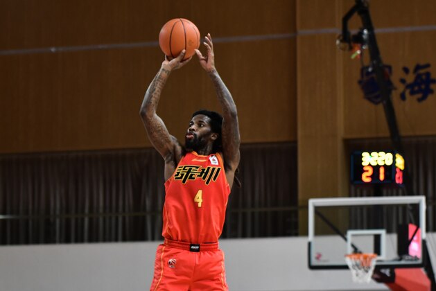 ZHUJI, CHINA - FEBRUARY 06: Kenny Boynton #4 of Shenzhen Aviators shoots the ball during 2020/2021 Chinese Basketball Association (CBA) League match between Beijing Royal Fighters and Shenzhen Aviators on February 6, 2021 in Zhuji, Zhejiang Province of China. (Photo by VCG/VCG via Getty Images)