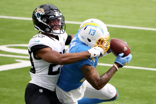 INGLEWOOD, CALIFORNIA - OCTOBER 25: Keenan Allen #13 of the Los Angeles Chargers makes a catch against C.J. Henderson #23 of the Jacksonville Jaguars during the first quarter at SoFi Stadium on October 25, 2020 in Inglewood, California. (Photo by Katelyn Mulcahy/Getty Images)