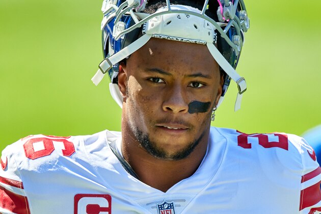 CHICAGO, IL - SEPTEMBER 20: New York Giants running back Saquon Barkley (26) looks on in action during a game between the Chicago Bears and the New York Giants on September 20, 2020 at Soldier Field in Chicago, IL. (Photo by Robin Alam/Icon Sportswire via Getty Images)