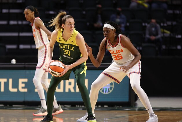 EVERETT, WA - MAY 15:  Breanna Stewart #30 of the Seattle Storm handles the ball against Jonquel Jones #35 of the Connecticut Sun during the game on May 25, 2021 at Angel of the Winds Arena in Everett, WA. NOTE TO USER: User expressly acknowledges and agrees that, by downloading and or using this Photograph, user is consenting to the terms and conditions of the Getty Images License Agreement. Mandatory Copyright Notice: Copyright 2021 NBAE (Photo by Joshua Huston/NBAE via Getty Images)