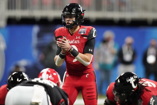 Cincinnati quarterback Desmond Ridder (9) calls a play against Georgia during the first half of the Peach Bowl NCAA college football game, Friday, Jan. 1, 2021, in Atlanta. (AP Photo/Brynn Anderson)
