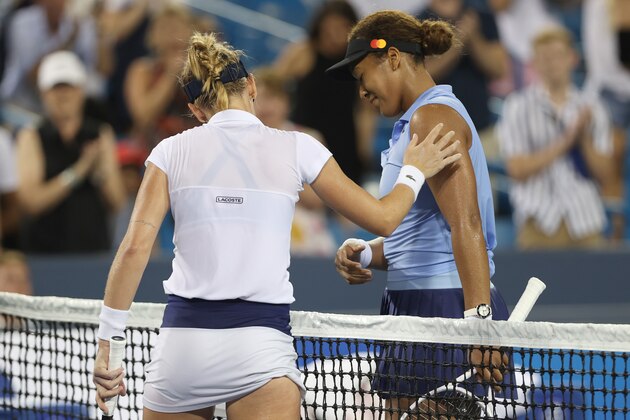 MASON, OHIO - AUGUST 19: Jill Teichmann of Switzerland is congratulated at the net by Naomi Osaka of Japan during the Western & Southern Open at Lindner Family Tennis Center on August 19, 2021 in Mason, Ohio. (Photo by Matthew Stockman/Getty Images)