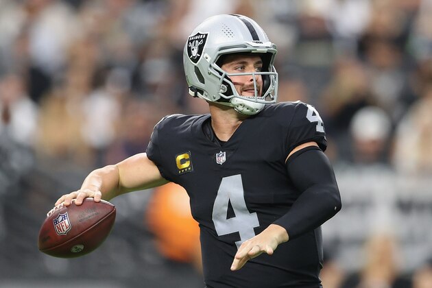 LAS VEGAS, NEVADA - SEPTEMBER 13: Quarterback Derek Carr #4 of the Las Vegas Raiders throws a pass during the NFL game against the Baltimore Ravens at Allegiant Stadium on September 13, 2021 in Las Vegas, Nevada. The Raiders defeated the Ravens 33-27 in overtime.  (Photo by Christian Petersen/Getty Images)