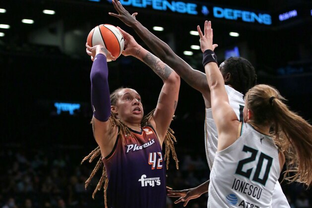 BROOKLYN, NY - AUGUST 25: Brittney Griner #42 of the Phoenix Mercury shoots the ball during the game against the New York Liberty on August 25, 2021 at Barclays Center in Brooklyn, New York. NOTE TO USER: User expressly acknowledges and agrees that, by downloading and or using this photograph, User is consenting to the terms and conditions of the Getty Images License Agreement. Mandatory Copyright Notice: Copyright 2021 NBAE (Photo by Steven Freeman/NBAE via Getty Images)