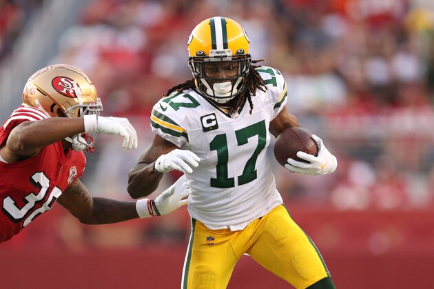 SANTA CLARA, CALIFORNIA - SEPTEMBER 26: Davante Adams #17 of the Green Bay Packers runs after catching a pass during the first half against the San Francisco 49ers in the game at Levi's Stadium on September 26, 2021 in Santa Clara, California. (Photo by Ezra Shaw/Getty Images)