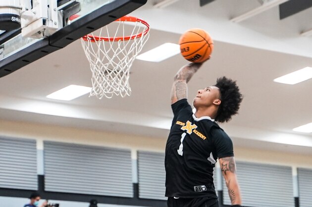 LADERA RANCH, CA - JULY 19: Compton Magic Mikey Williams brings the ball up the court during the adidas Gauntlet Finale on July 19, 2018 at the Ladera Sports Center in Ladera Ranch, CA. (Photo by Brian Rothmuller/Icon Sportswire via Getty Images)
