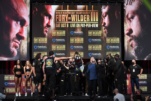 US boxer Deontay Wilder (3rd R) faces WBC heavyweight champion British boxer Tyson Fury (4th L) during their weigh-in, at MGM Grand Garden Arena in Las Vegas, Nevada on October 8, 2021. - Tyson Fury defends his WBC heavyweight boxing crown on October 9, 2021 when he faces Deontay Wilder for the third -- and probably final -- installment of an acrimonious three-year ring rivalry. (Photo by Robyn Beck / AFP) (Photo by ROBYN BECK/AFP via Getty Images)