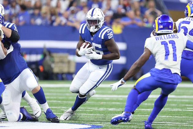 INDIANAPOLIS, INDIANA - SEPTEMBER 19: Marlon Mack #25 of the Indianapolis Colts against the Los Angeles Rams at Lucas Oil Stadium on September 19, 2021 in Indianapolis, Indiana. (Photo by Andy Lyons/Getty Images)