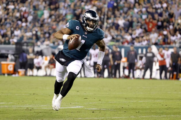 PHILADELPHIA, PENNSYLVANIA - OCTOBER 14: Quarterback Jalen Hurts #1 of the Philadelphia Eagles rushes the ball against the Tampa Bay Buccaneers in the third quarter at Lincoln Financial Field on October 14, 2021 in Philadelphia, Pennsylvania. (Photo by Tim Nwachukwu/Getty Images)