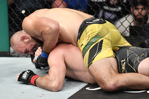 ABU DHABI, UNITED ARAB EMIRATES - OCTOBER 30: (R-L) Glover Teixeira of Brazil secures a rear choke submission against Jan Blachowicz of Poland in the UFC light heavyweight championship fight during the UFC 267 event at Etihad Arena on October 30, 2021 in Yas Island, Abu Dhabi, United Arab Emirates. (Photo by Chris Unger/Zuffa LLC)