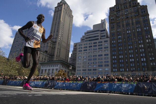 Geoffrey Kamworor, of Kenya, leads the professional men's division during the New York City Marathon, Sunday, Nov. 3, 2019, in New York. (AP Photo/Eduardo Munoz Alvarez)