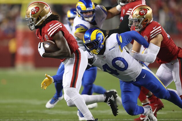 SANTA CLARA, CALIFORNIA - NOVEMBER 15: Von Miller #40 of the Los Angeles Rams goes to tackle in the first half against the San Francisco 49ers at Levi's Stadium on November 15, 2021 in Santa Clara, California. (Photo by Ezra Shaw/Getty Images)