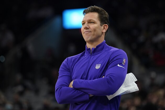 Sacramento Kings coach Luke Walton watches during the first half of the team's NBA basketball game against the San Antonio Spurs, Wednesday, Nov. 10, 2021, in San Antonio. (AP Photo/Eric Gay)