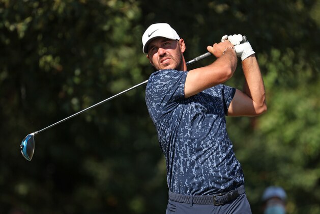 HOUSTON, TEXAS - NOVEMBER 12: Brooks Koepka plays his shot from the 14th tee during the second round of the Houston Open at Memorial Park Golf Course on November 12, 2021 in Houston, Texas. (Photo by Andy Lyons/Getty Images)