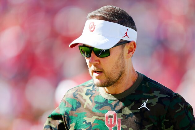 NORMAN, OK - OCTOBER 30:  Head coach Lincoln Riley of the Oklahoma Sooners greets his players before a game against the Texas Tech Red Raiders at Gaylord Family Oklahoma Memorial Stadium on October 30, 2021 in Norman, Oklahoma.  Oklahoma won 52-21.  (Photo by Brian Bahr/Getty Images)
