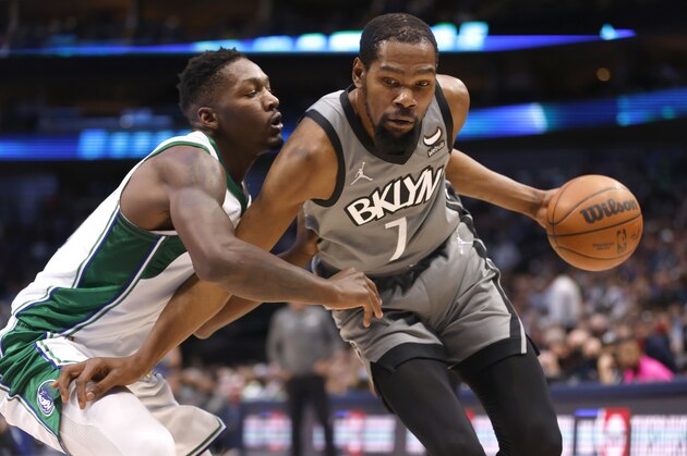 DALLAS, TX - NOVEMBER 7: Kevin Durant #7 of the Brooklyn Nets handles the ball as Dorian Finney-Smith #10 of the Dallas Mavericks defends in the first half at American Airlines Center on November 7, 2021 in Dallas, Texas. NOTE TO USER: User expressly acknowledges and agrees that, by downloading and or using this photograph, User is consenting to the terms and conditions of the Getty Images License Agreement. (Photo by Ron Jenkins/Getty Images)