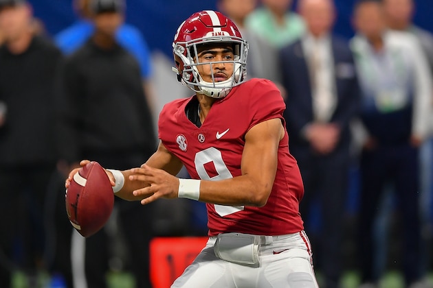 ATLANTA, GA  DECEMBER 04:  Alabama quarterback Bryce Young (9) drops back to pass during the SEC Championship college football game between the Alabama Crimson Tide and Georgia Bulldogs on December 4th, 2021 at Mercedes Benz Stadium in Atlanta, GA.  (Photo by Rich von Biberstein/Icon Sportswire via Getty Images)