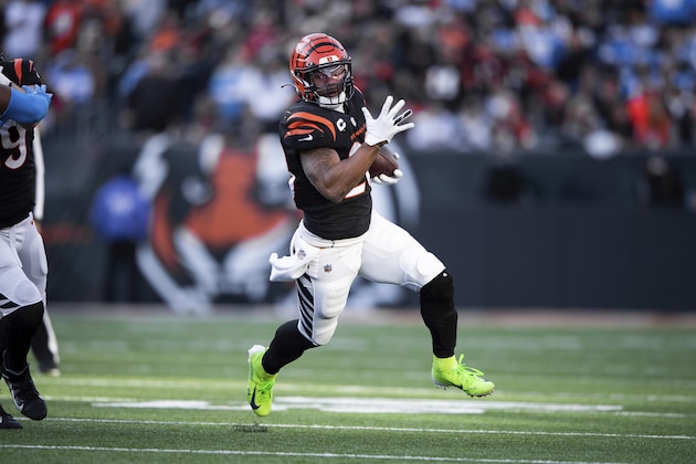 Cincinnati Bengals halfback Joe Mixon (28) runs to the outside during an NFL football game against the Los Angeles Chargers, Sunday, Dec. 5, 2021, in Cincinnati. (AP Photo/Zach Bolinger)