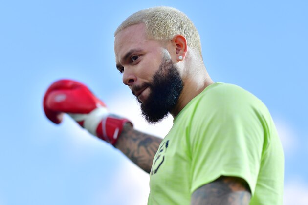TAMPA, FLORIDA - DECEMBER 15: Deron William works out during a media workout at the Seminole Hard Rock Tampa pool prior to his December 18th fight against Frank Gore on December 15, 2021 in Tampa, Florida. (Photo by Julio Aguilar/Getty Images)