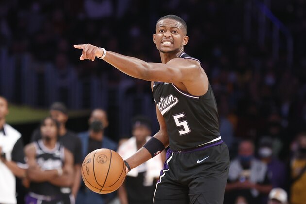 Sacramento Kings guard De'Aaron Fox (5) dribbles against the Los Angeles Lakers during the second half of an NBA basketball game in Los Angeles, Friday, Nov. 26, 2021. The Kings won 141-137 in triple overtime. (AP Photo/Ringo H.W. Chiu)