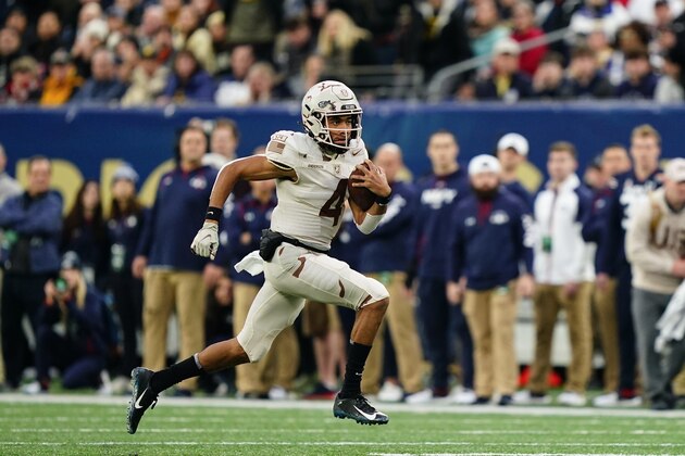 Army quarterback Christian Anderson runs the ball in for a touchdown during the first half of an NCAA college football game against Navy, Saturday, Dec. 11, 2021, in East Rutherford, N.J. (AP Photo/Matt Rourke)