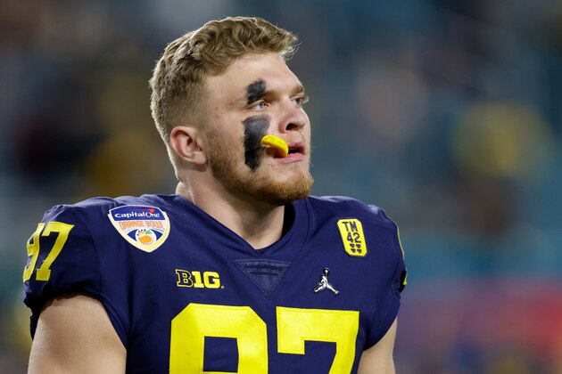 MIAMI GARDENS, FL - DECEMBER 31: Michigan Wolverines defensive end Aidan Hutchinson (97) during the Capital One Orange Bowl game between the Georgia Bulldogs and the Michigan Wolverines on December 31, 2021 at Hard Rock Stadium in Miami Gardens, Fl.  (Photo by David Rosenblum/Icon Sportswire via Getty Images)