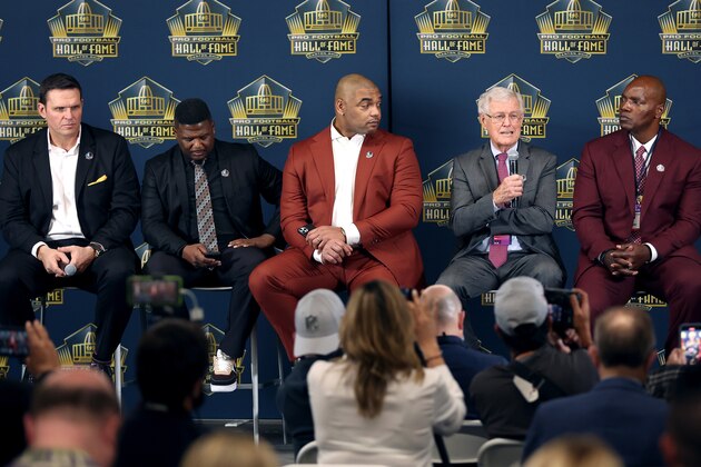 INGLEWOOD, CALIFORNIA - FEBRUARY 10: (L-R) Former Jacksonville Jaguar Tony Boselli, former Green Bay Packer LeRoy Butler, former New England Patriot Richard Seymour, former NFL coach Dick Vermeil and former San Fransisco 49er Bryant Young talk to the press during the Pro Football Hall of Fame Class of 2022 Announcement on February 10, 2022 in Inglewood, California. (Photo by Rob Carr/Getty Images)