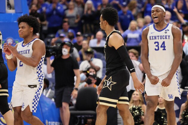 TAMPA, FLORIDA - MARCH 11: Sahvir Wheeler #2 and Oscar Tshiebwe #34 of the Kentucky Wildcats react during the second half against the Vanderbilt Commodores in the Quarterfinal game of the SEC Men's Basketball Tournament at Amalie Arena on March 11, 2022 in Tampa, Florida. (Photo by Andy Lyons/Getty Images)