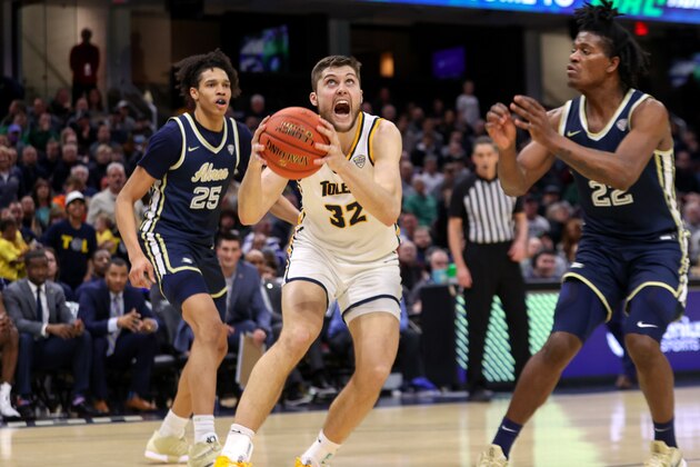 CLEVELAND, OH - MARCH 11: Toledo Rockets forward JT Shumate (32) looks to shoot during the second half of the MAC Mens Basketball Tournament Semifinal game between the Toledo Rockets and Akron Zips on March 11, 2022, at Quicken Loans Arena in Cleveland, OH. (Photo by Frank Jansky/Icon Sportswire via Getty Images)