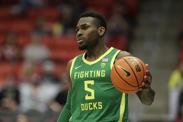 Oregon guard De'Vion Harmon controls the ball during the second half of an NCAA college basketball game against Washington State, Saturday, March 5, 2022, in Pullman, Wash. (AP Photo/Young Kwak)