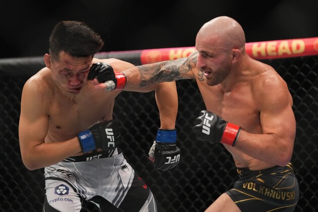 JACKSONVILLE, FLORIDA - APRIL 09: (R-L) Alexander Volkanovski of Australia punches 'The Korean Zombie' Chan Sung Jung of South Korea in their UFC featherweight championship fight during the UFC 273 event at VyStar Veterans Memorial Arena on April 09, 2022 in Jacksonville, Florida. (Photo by Cooper Neill/Zuffa LLC)