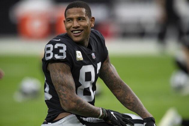 Las Vegas Raiders tight end Darren Waller (83) with his helmet off before a game against the Cincinnati Bengals during an NFL Professional Football Game Sunday, Nov. 21, 2021, in Las Vegas. (AP Photo/John McCoy)
