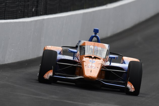 INDIANAPOLIS, IN - MAY 22: Scott Dixon (9) Chip Ganassi Racing Honda drives into turn one during qualifications for the NTT IndyCar Series Indianapolis 500 presented by Gainbridge on May 22, 2022, at the Indianapolis Motor Speedway in Indianapolis, Indiana. (Photo by Michael Allio/Icon Sportswire via Getty Images)