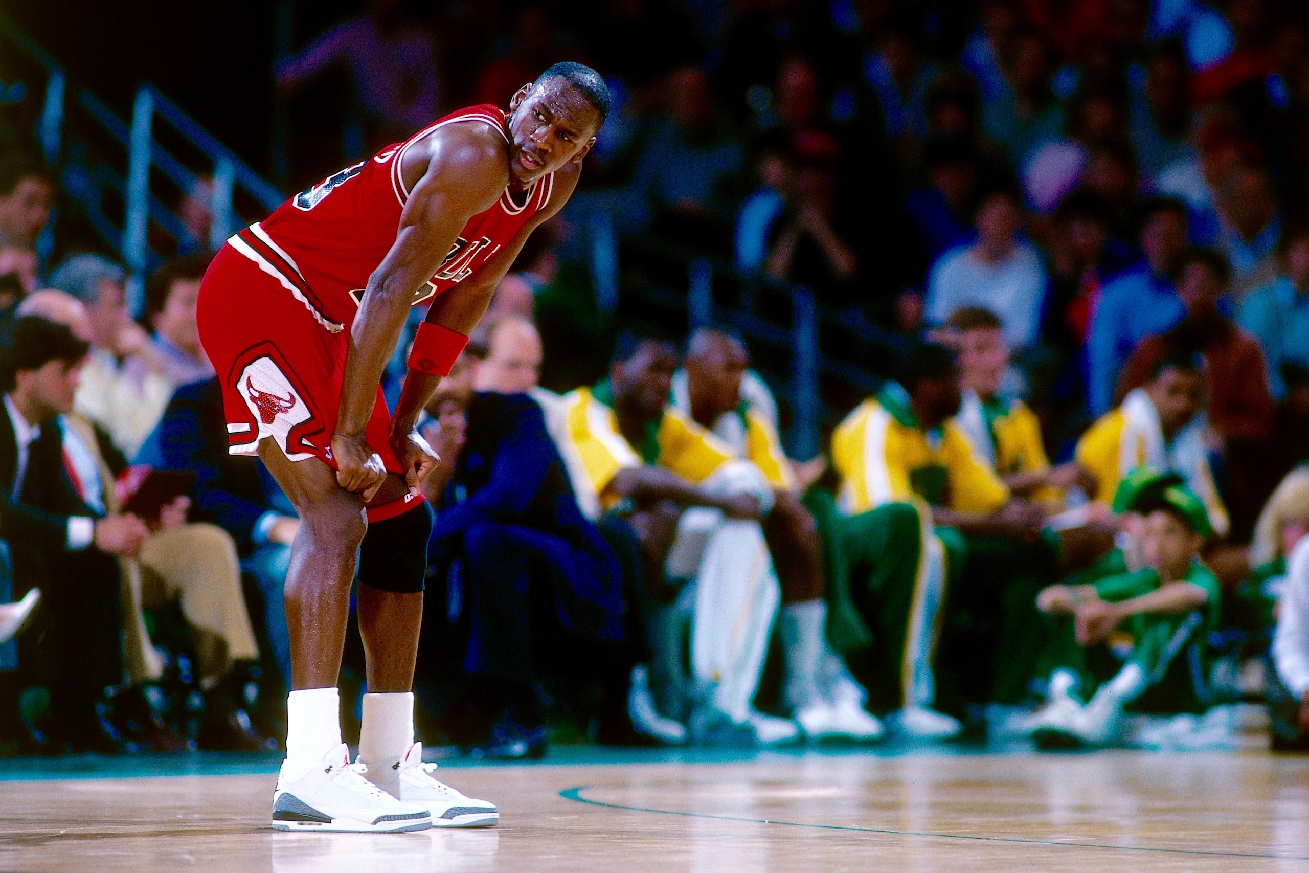 Chicago''s Michael Jordan rises above Cavaliers Larry Nance and John Wiliams during the Bulls'' 91-84 victory in the second round of the 1993 NBA playoffs. Mandatory Credit: Jonathan Daniel/ALLSPORT