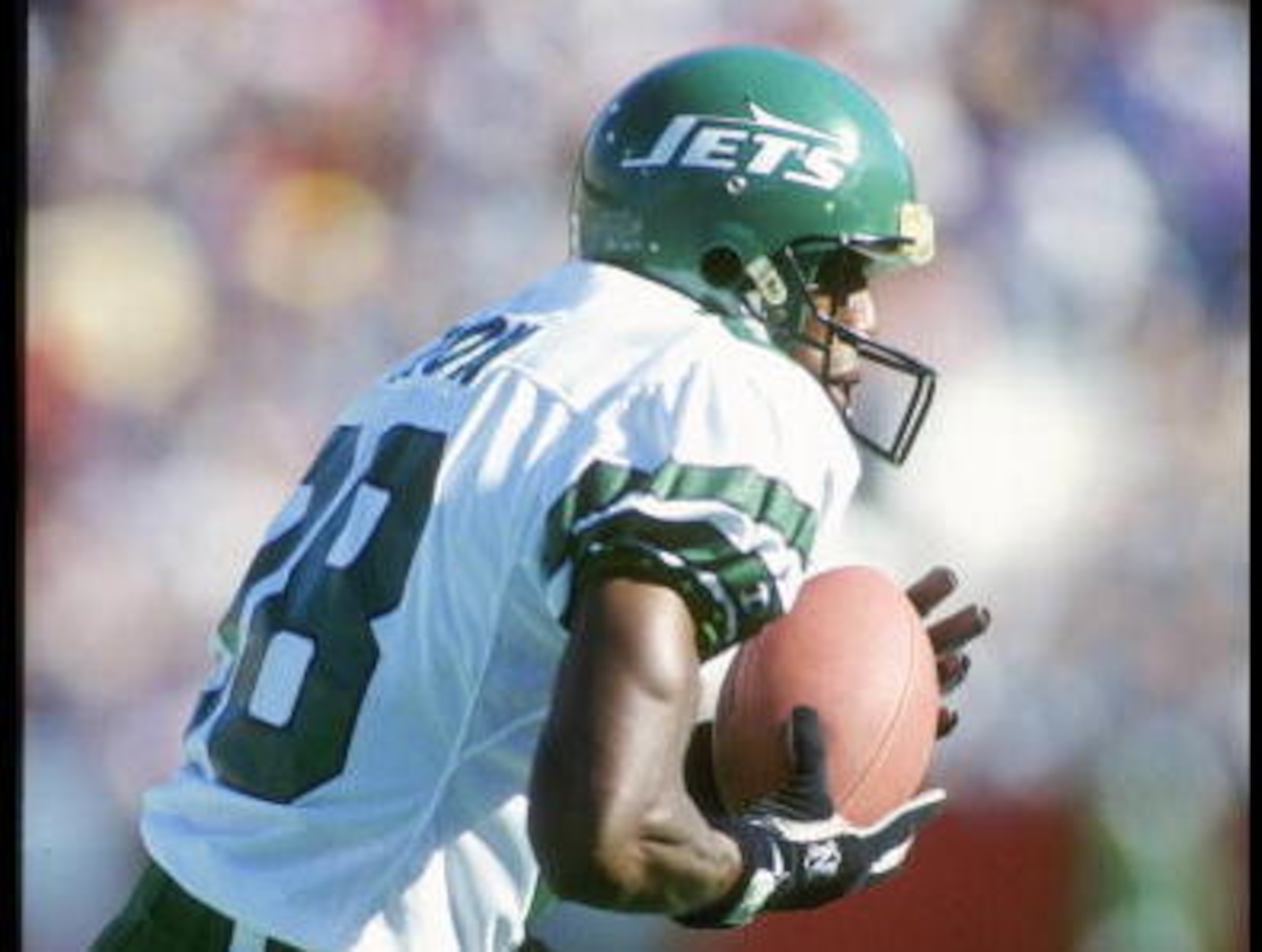 21 Oct 1990:  Tight end Al Toon of the New York Jets runs down the field during a game against the Buffalo Bills at Rich Stadium in Orchard Park, New York.  The Bills won the game 30-27. Mandatory Credit: Rick Stewart  /Allsport