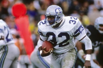 LOS ANGELES, CA - DECEMBER 18:  Running back John L. Williams #32 of the Seattle Seahawks runs with the ball during the game against the Los Angeles Raiders at Los Angeles Memorial Coliseum on December 18, 1988 in Los Angeles, California.  The Seahawks wo