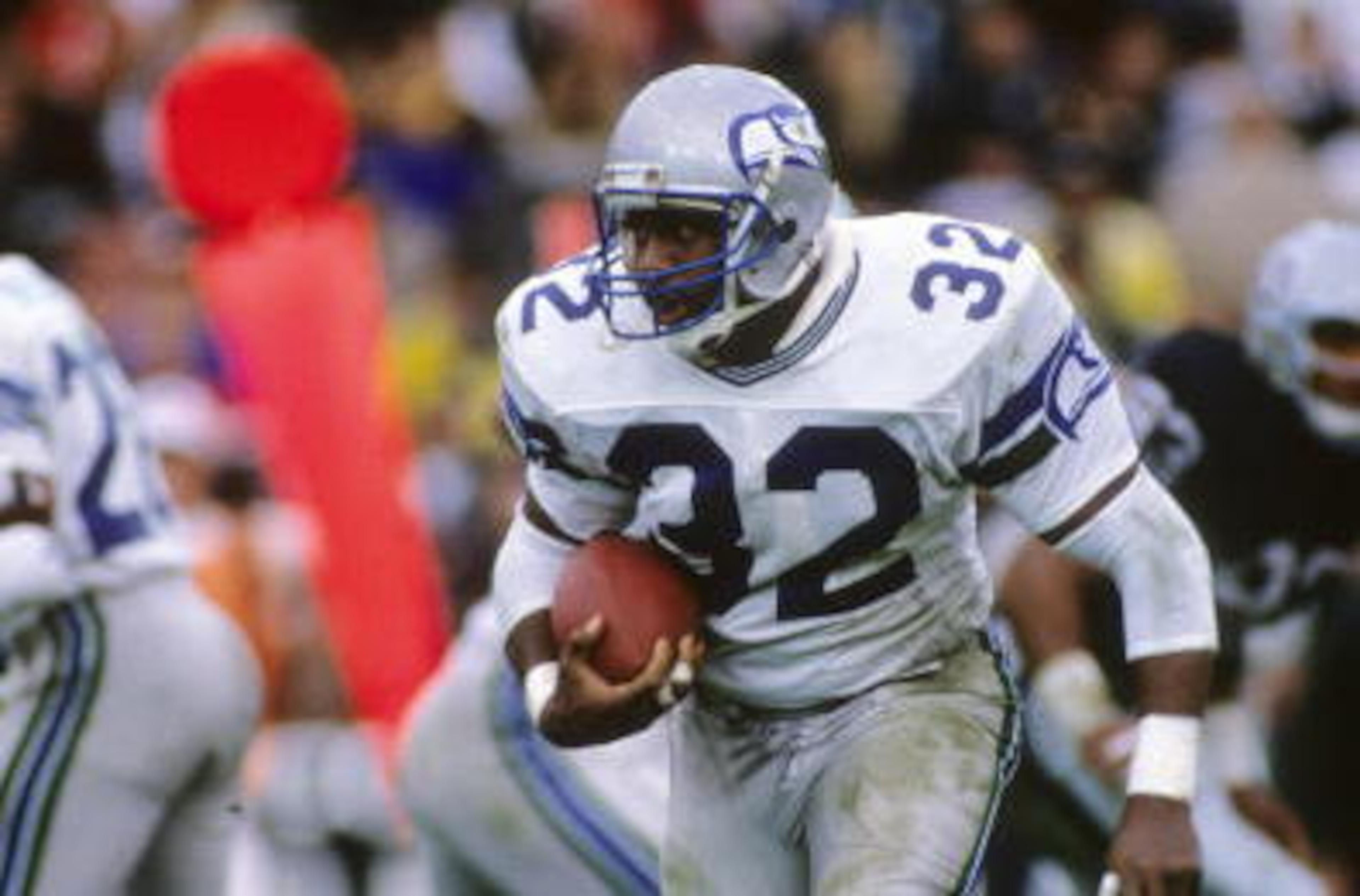 LOS ANGELES, CA - DECEMBER 18:  Running back John L. Williams #32 of the Seattle Seahawks runs with the ball during the game against the Los Angeles Raiders at Los Angeles Memorial Coliseum on December 18, 1988 in Los Angeles, California.  The Seahawks wo