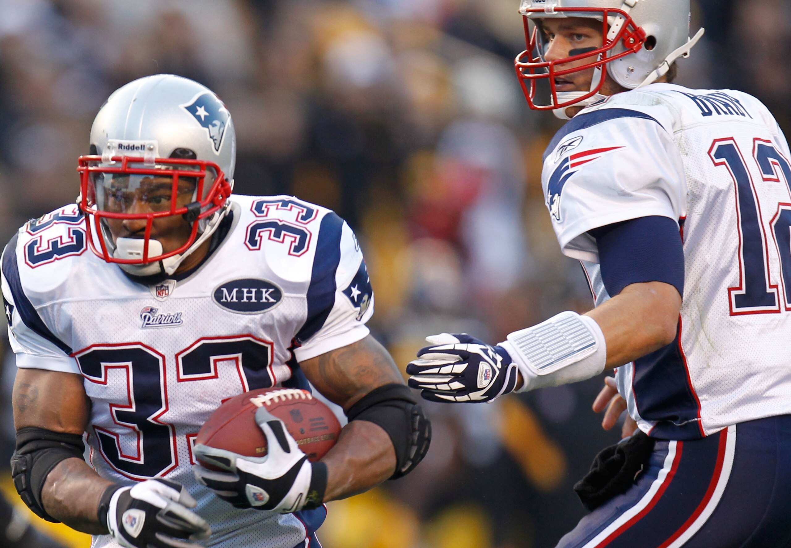 PITTSBURGH, PA - OCTOBER 30: Tom Brady #12 of the New England Patriots hands offsides to Kevin Faulk #33 against the Pittsburgh Steelers at Heinz Field on October 30, 2011 in Pittsburgh, Pennsylvania. (Photo by Gregory Shamus/Getty Images) PITTSBURGH, PA - OCTOBER 30: Tom Brady #12 of the New England Patriots hands offsides to Kevin Faulk #33 against the Pittsburgh Steelers at Heinz Field on October 30, 2011 in Pittsburgh, Pennsylvania. (Photo by Gregory Shamus/Getty Images)