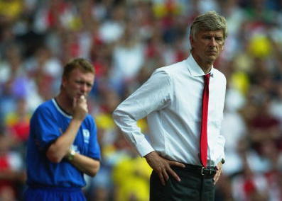 LONDON - AUGUST 16:  Arsenal manager Arsene Wenger and Everton manager David Moyes look on during the FA Barclaycard Premiership match between Arsenal and Everton at Highbury on August 16, 2003 in London.  Arsenal won the match 2-1.  (Photo by Ben Radford