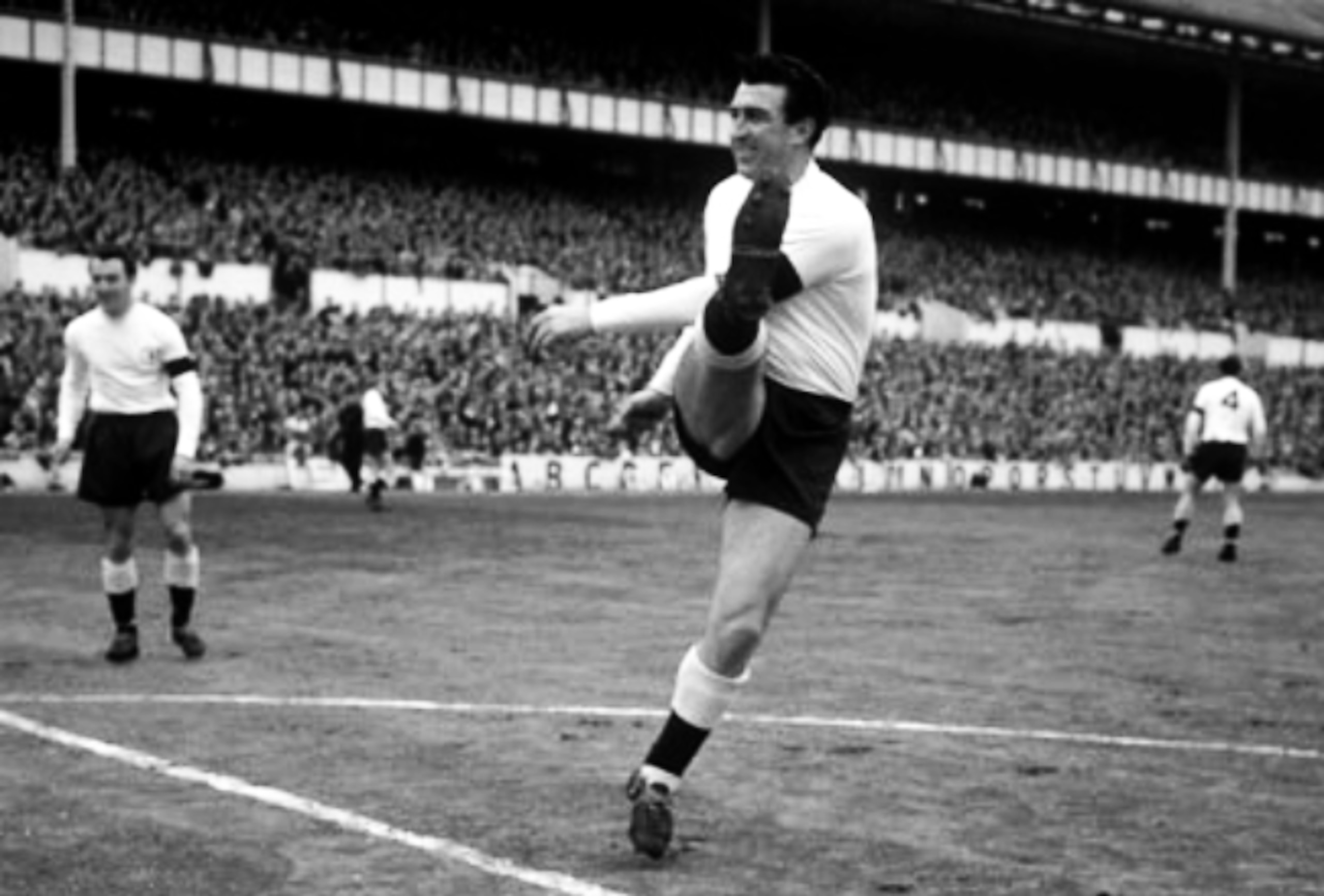 Bobby Smith: born to score (photo: PA Archive) Bobby Smith: born to score (photo: PA Archive)