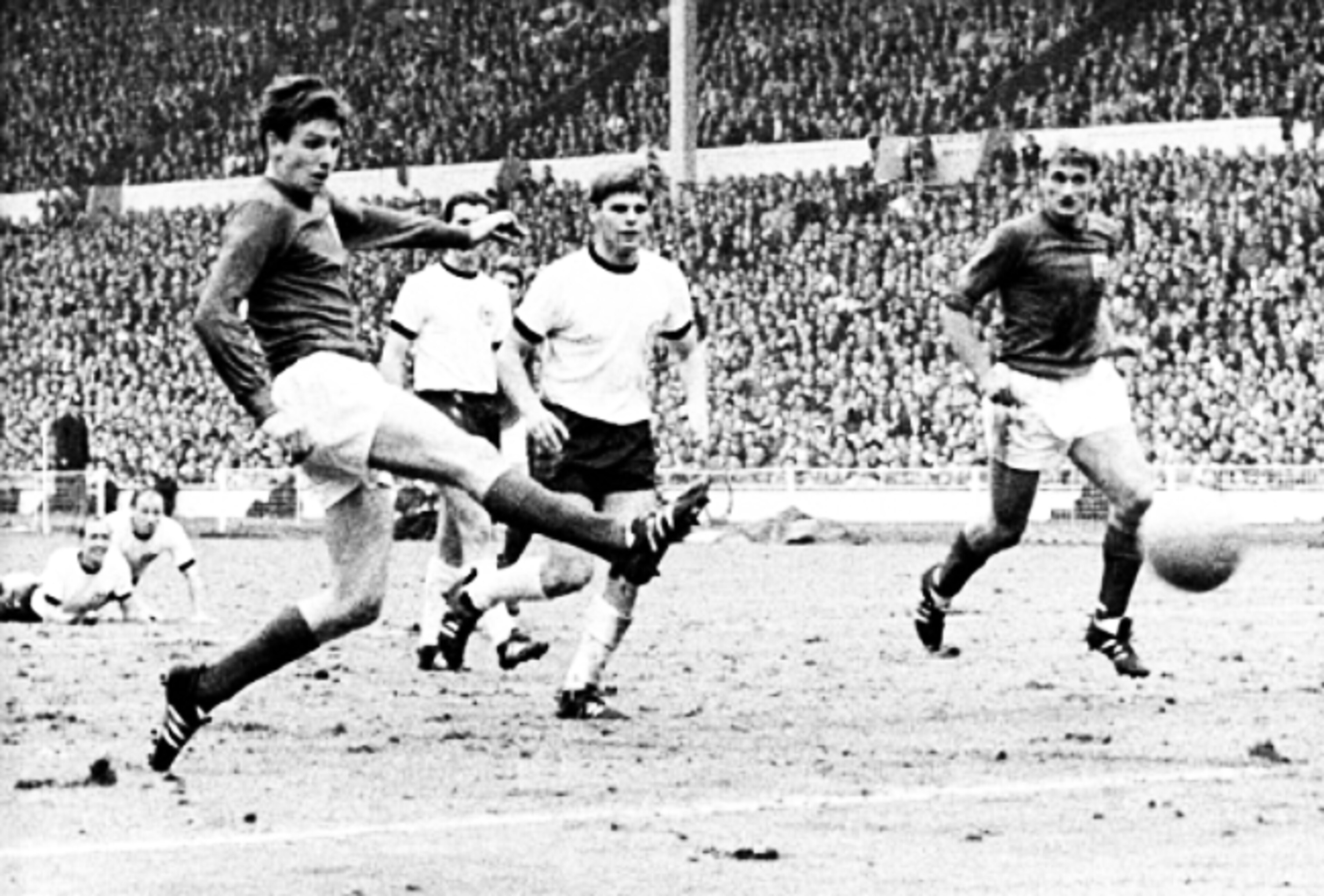 Martin Peters: class (photo via The Daily Mail) Martin Peters: class (photo via The Daily Mail)