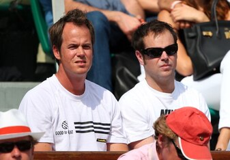 Magnus Norman, left, watches Stanislas Wawrinka at 2013 French Open.