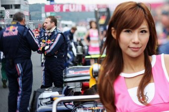 Unrelated to the slide, but how often do you see someone photobombing an F1 car?