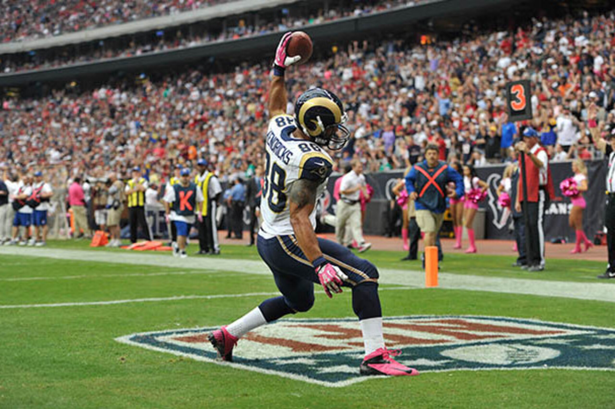 Lance Kendricks celebrates a touchdown against the Texans Sunday.