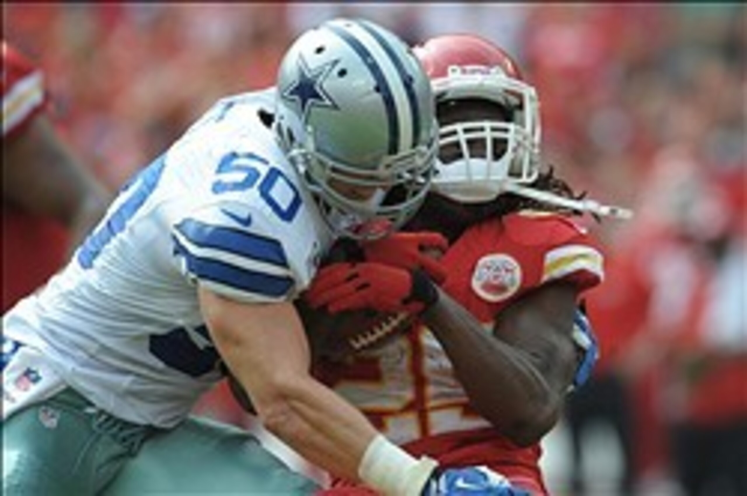 Cowboys linebacker Sean Lee tackles Kansas City Chiefs running back Jamaal Charles.