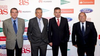 Paco Gento (far right)