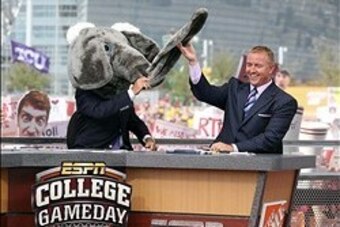 Lee Corso picking Alabama...the Lee Corso way.