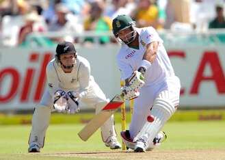 CAPE TOWN, SOUTH AFRICA - JANUARY 02: Jacques Kallis of the Proteas bats on his way to becoming only the fourth batsman in history to score 13,000 runs in Test cricket during day 1 of the 1st Test between South Africa and New Zealand at Sahara Park Newlan
